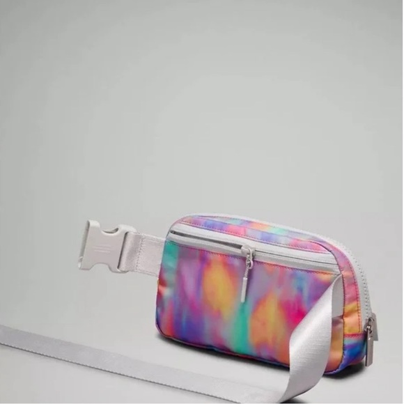 lululemon NWT Everywhere Belt Bag 1L Prism Wash Print Multi/Vapor - Picture 4 of 8